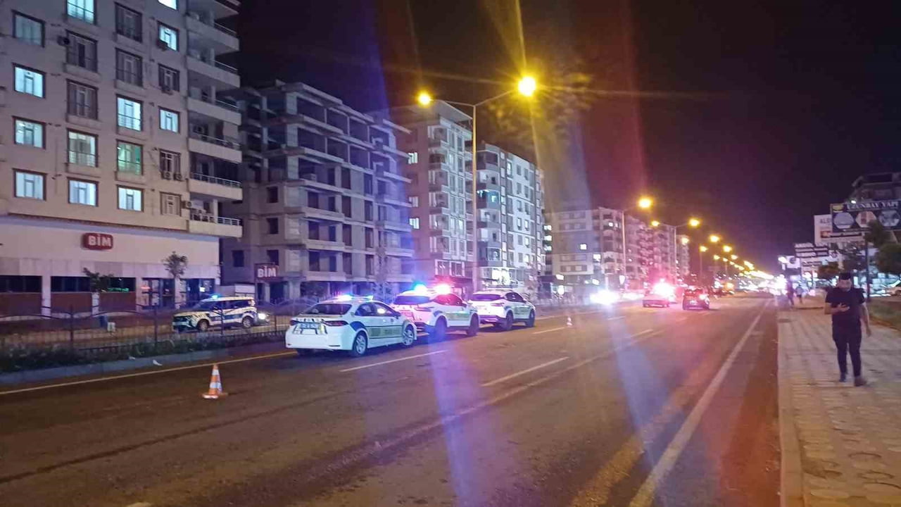 BATMAN’DA MOTOSİKLETİN YAYAYA ÇARPMASI SONUCU MEYDANA GELEN TRAFİK KAZASINDA 2 KİŞİ HAYATINI...