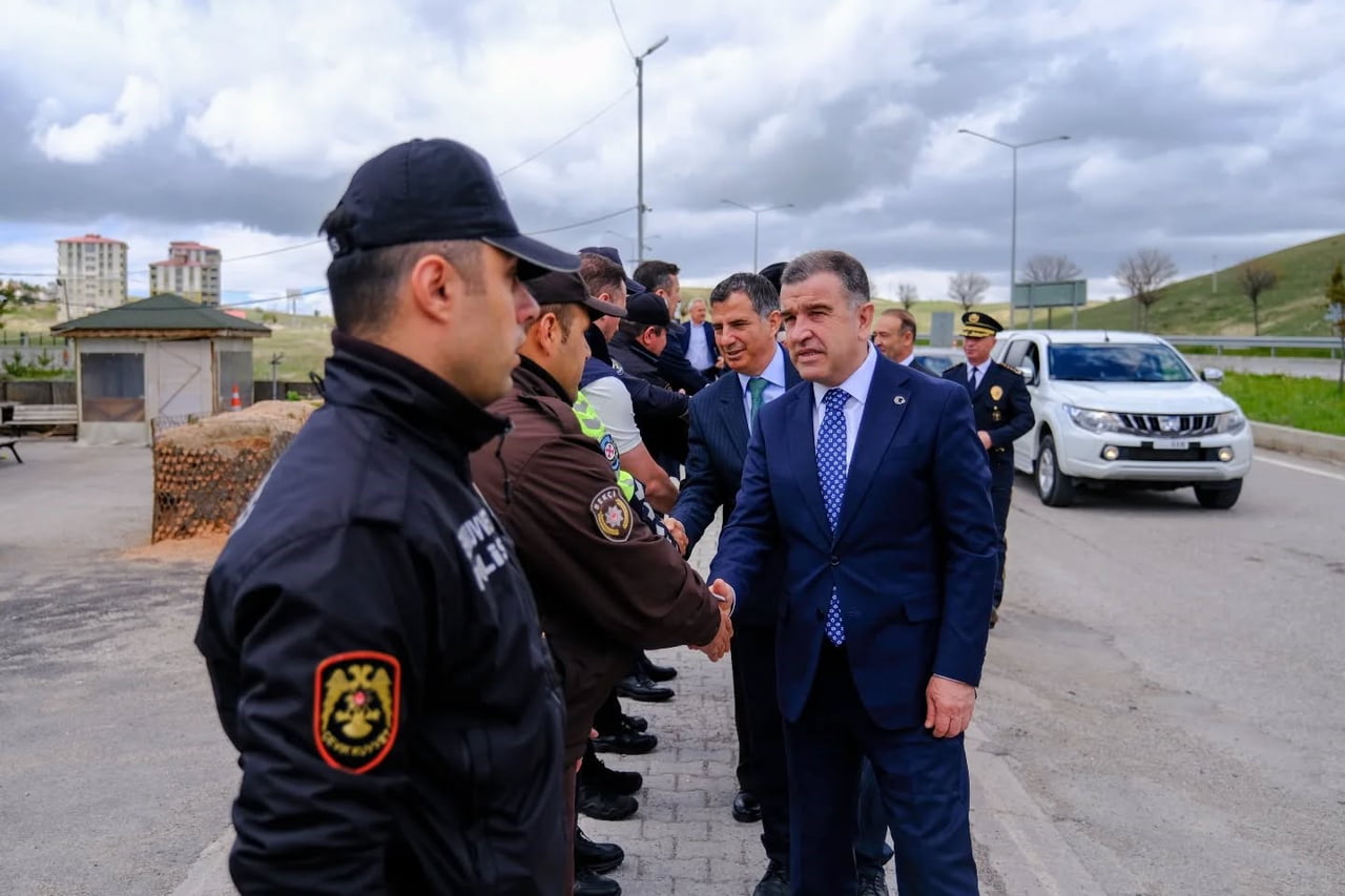 BAYBURT'TA BAYRAM GÖREVİNDEKİ GÜVENLİK PERSONELİYLE BAYRAMLAŞILDI