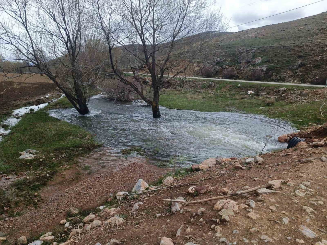 BAYBURT'TA KAR SULARINA KARŞI DERE YATAKLARINDA ÖNLEM ALINDI