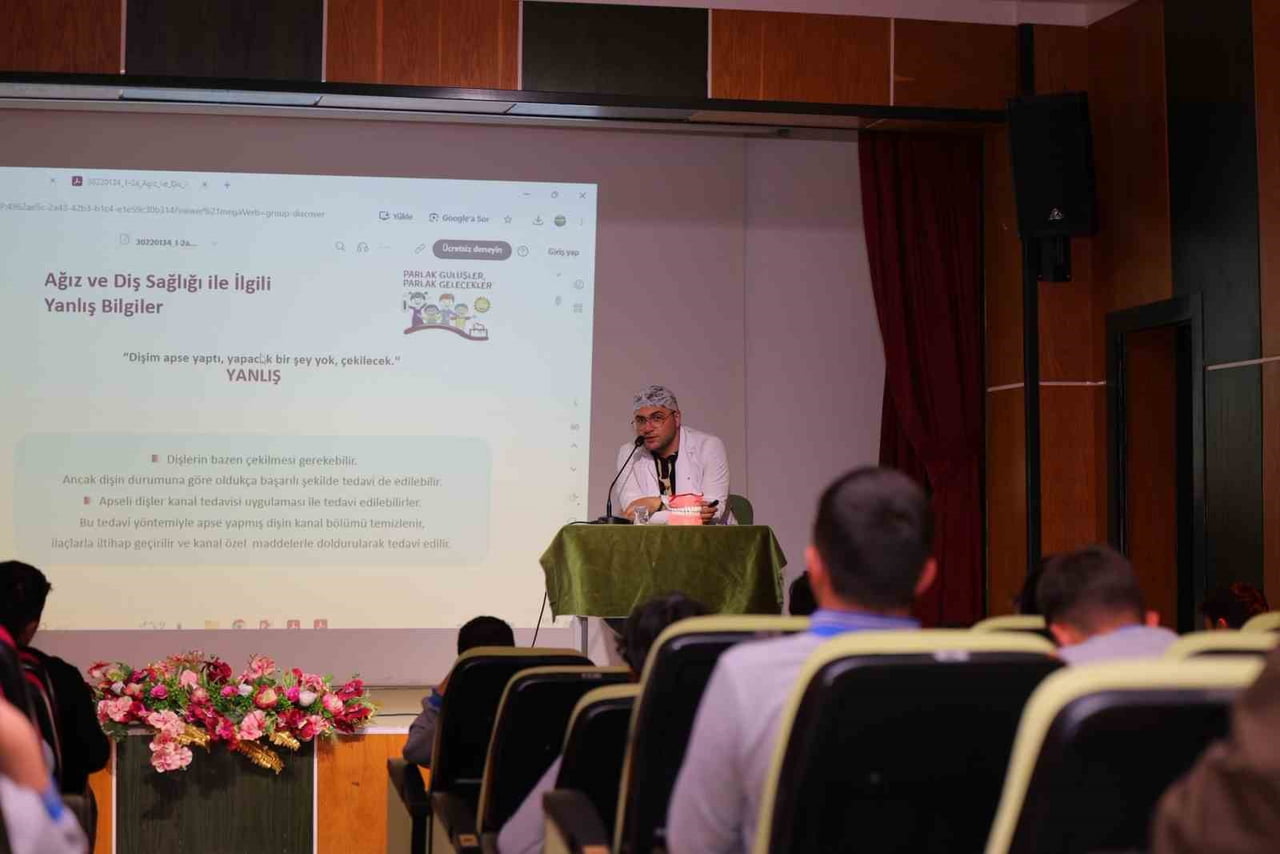 BAYBURT'TA LİSE ÖĞRENCİLERİNE AĞIZ VE DİŞ SAĞLIĞI EĞİTİMİ VERİLDİ