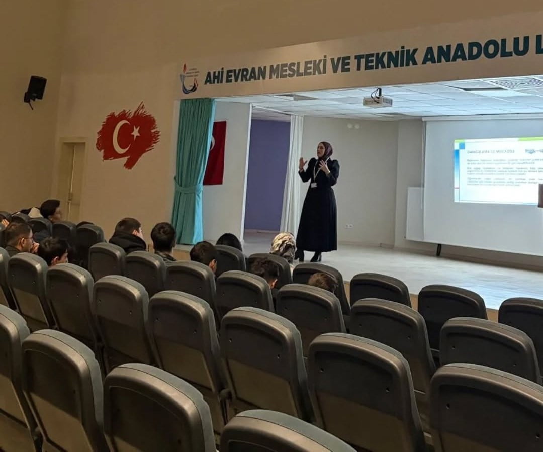 BAYBURT'TA ÖĞRENCİLER RUH SAĞLIĞI KONUSUNDA BİLGİLENDİRİLDİ