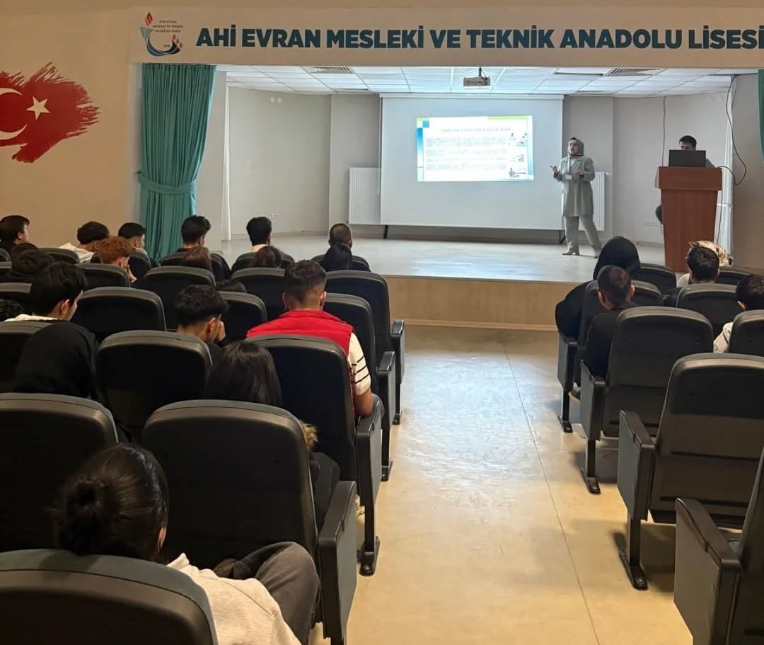 BAYBURT'TA ÖĞRENCİLER RUH SAĞLIĞI KONUSUNDA BİLGİLENDİRİLDİ