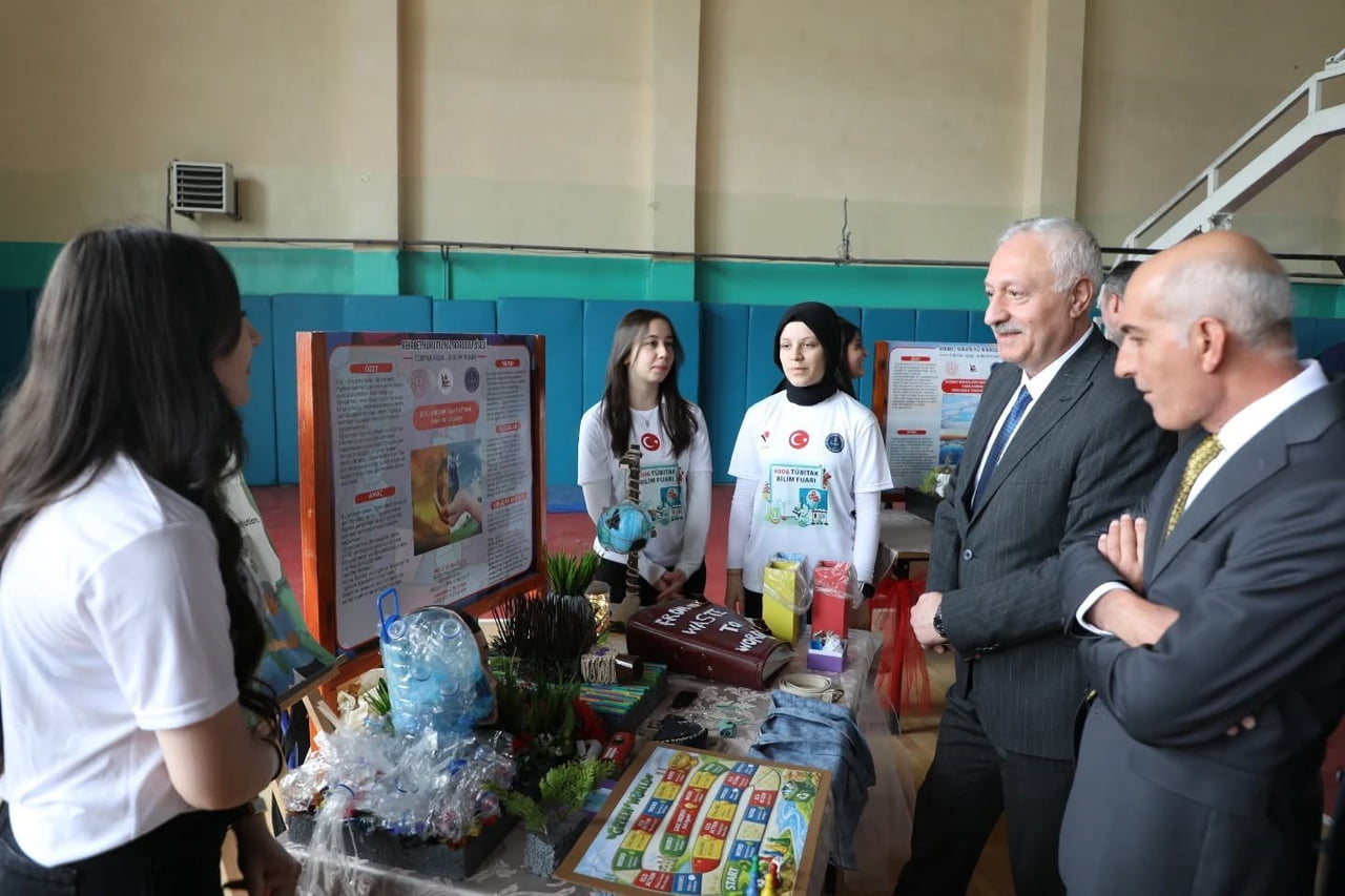 BAYBURT'TA ÖĞRENCİLERİN BİLİM PROJELERİ SERGİLENMEYE DEVAM EDİYOR
