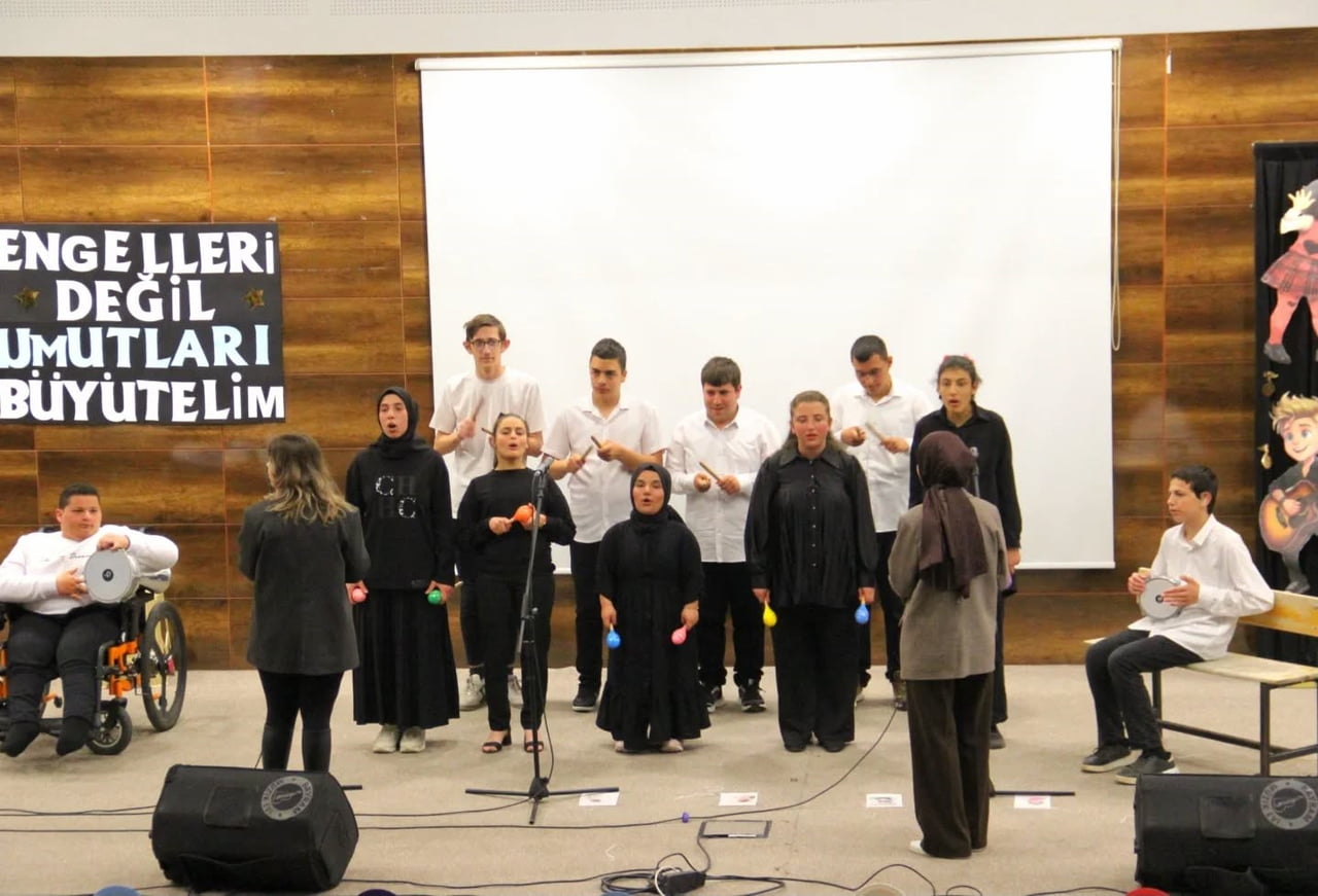 BAYBURT'TA ÖZEL ÖĞRENCİLERDEN ENGELLİLER HAFTASI ETKİNLİĞİ