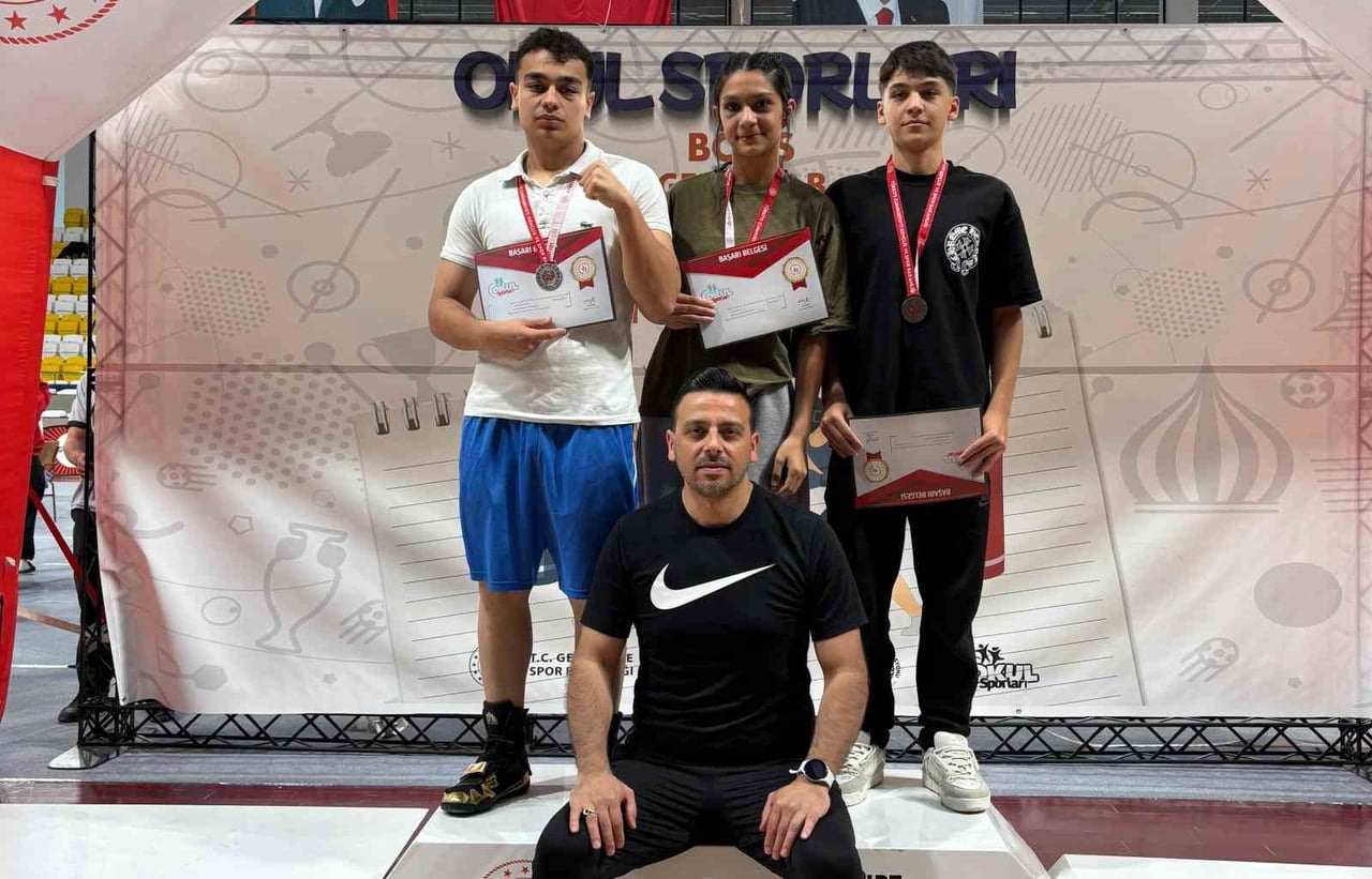 BAYBURT'UN EV SAHİPLİĞİNDE GERÇEKLEŞTİRİLEN OKUL SPORLARI GENÇLER-B ERKEKLER VE KADINLAR TÜRKİYE...
