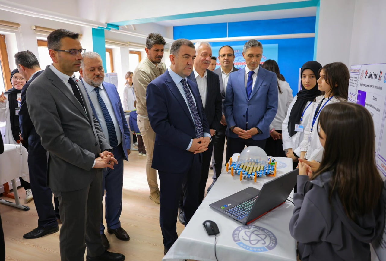 BAYBURT BİLSEM ÖĞRENCİLERİNDEN BİLİM FUARI