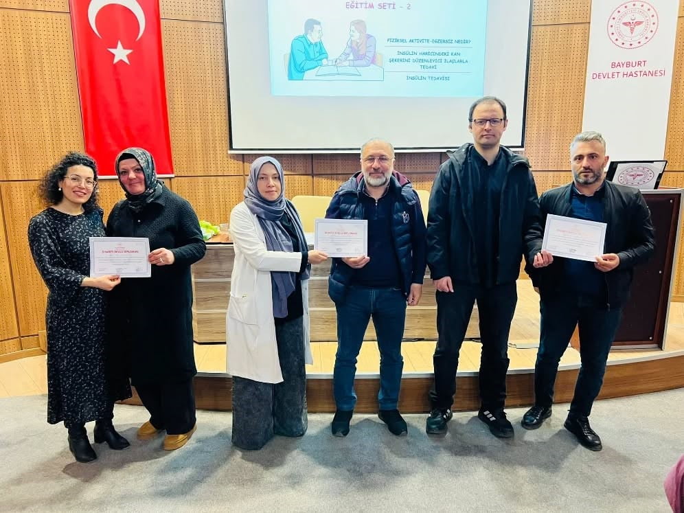 BAYBURT DEVLET HASTANESİNDE DİYABET OKULU EĞİTİMLERİ DEVAM EDİYOR