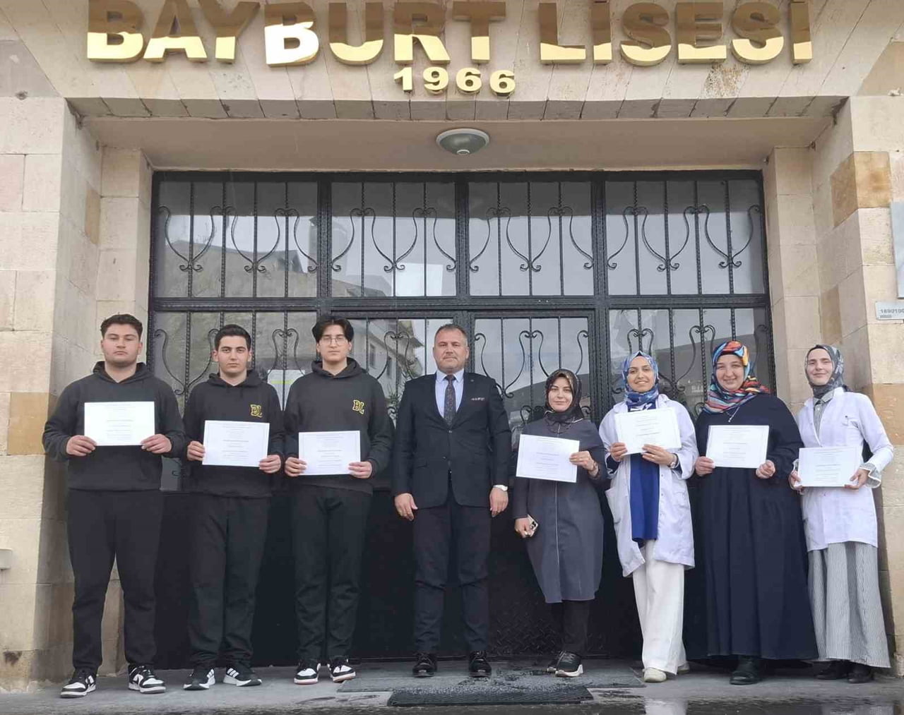 BAYBURT LİSESİNİN ERASMUS KAFİLESİ İTALYA’DAN DÖNDÜ
