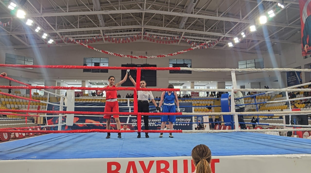 BAYBURT’TA DÜZENLENEN OKUL SPORLARI GENÇLER-B ERKEKLER VE KADINLAR TÜRKİYE FERDİ BOKS...