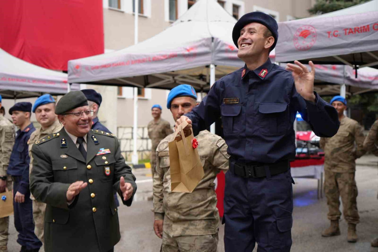 BAYBURT’TA ENGELLİ VATANDAŞLAR BİR GÜNLÜĞÜNE ASKER OLDU