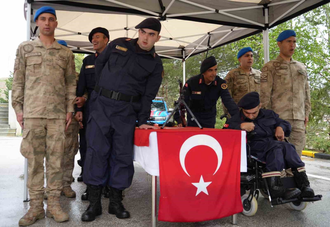 BAYBURT’TA ENGELLİ VATANDAŞLAR BİR GÜNLÜĞÜNE ASKER OLDU