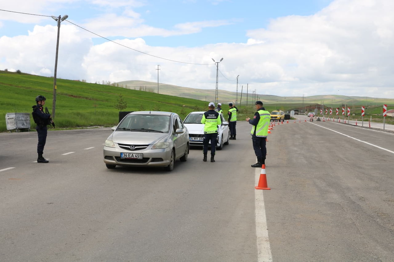 BAYBURT’TA JANDARMASINDAN BAYRAM DENETİMİ