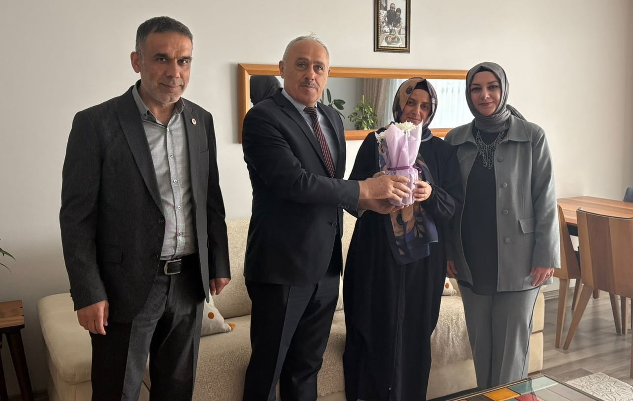 BAYBURT’TA KORUYUCU AİLELERİN ANNELER GÜNÜ KUTLANDI
