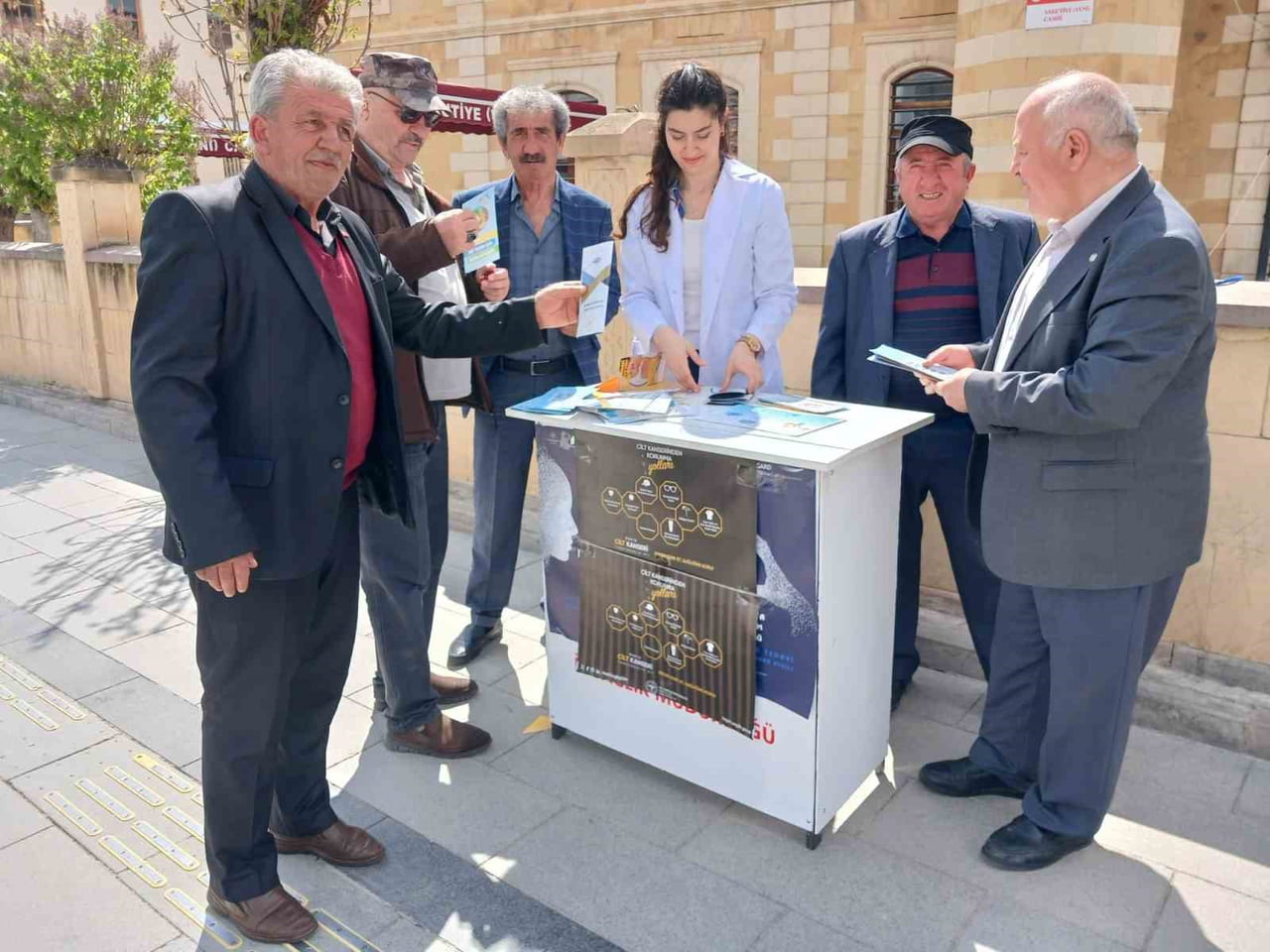 BAYBURT’TA KRONİK HASTALIKLARA KARŞI FARKINDALIK STANDI AÇILDI