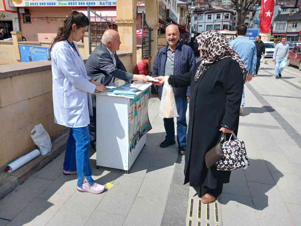 BAYBURT’TA KRONİK HASTALIKLARA KARŞI FARKINDALIK STANDI AÇILDI