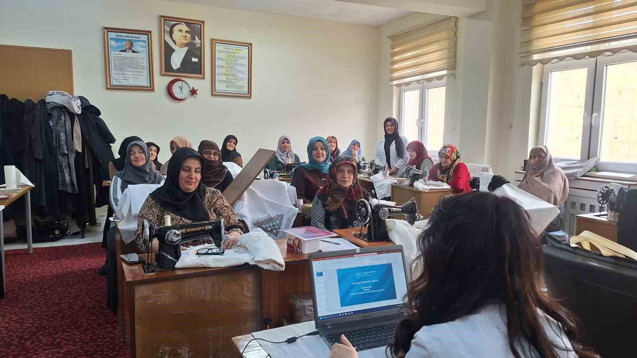 BAYBURT’TA ‘MENOPOZ OKULU’ EĞİTİMLERİ DEVAM EDİYOR