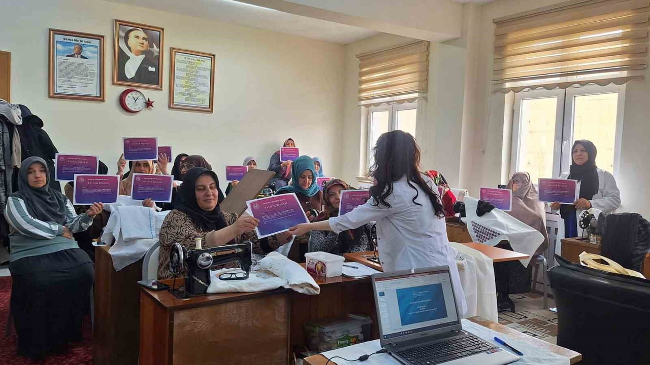 BAYBURT’TA ‘MENOPOZ OKULU’ EĞİTİMLERİ DEVAM EDİYOR