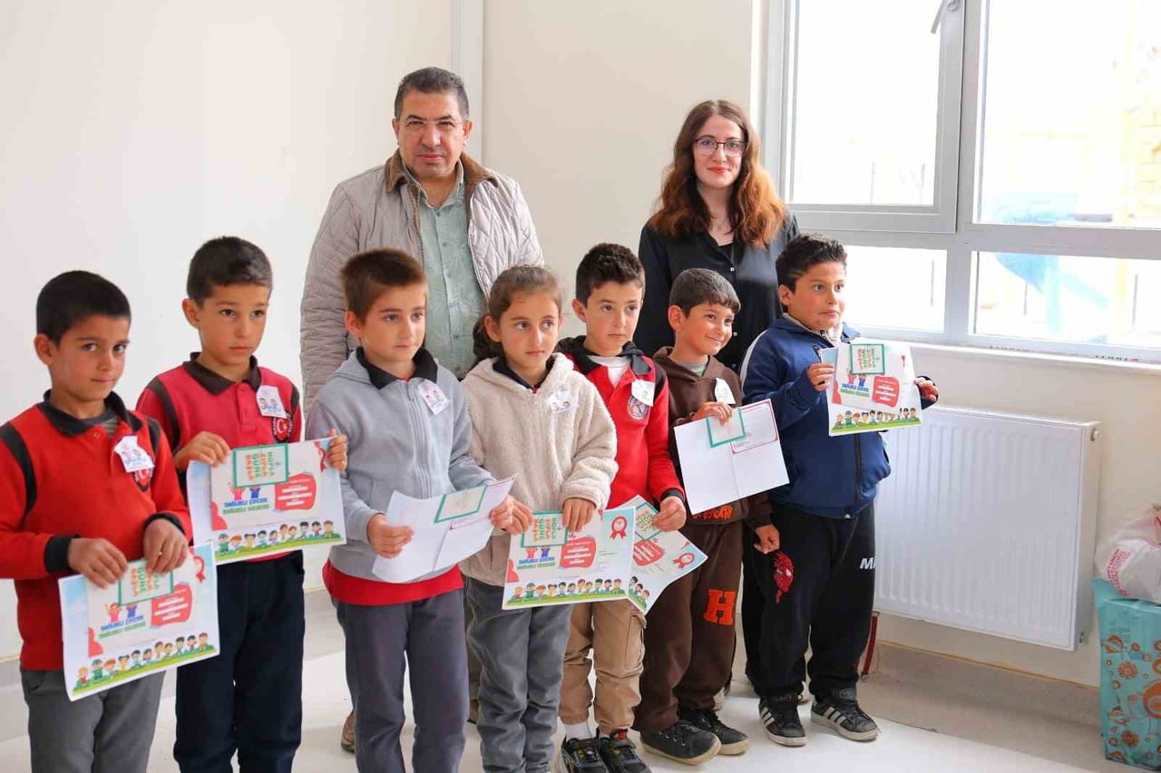 BAYBURT’TA ÖĞRENCİLERE "SAĞLIKLI ÇOCUK, SAĞLIKLI GELECEK" EĞİTİMİ VERİLDİ