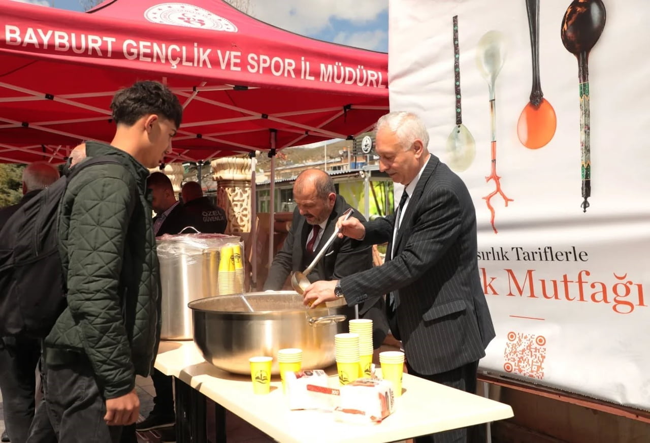 BAYBURT’TA ‘TÜRK MUTFAĞI HAFTASI’ YÖRESEL LEZZETLERLE KUTLANDI