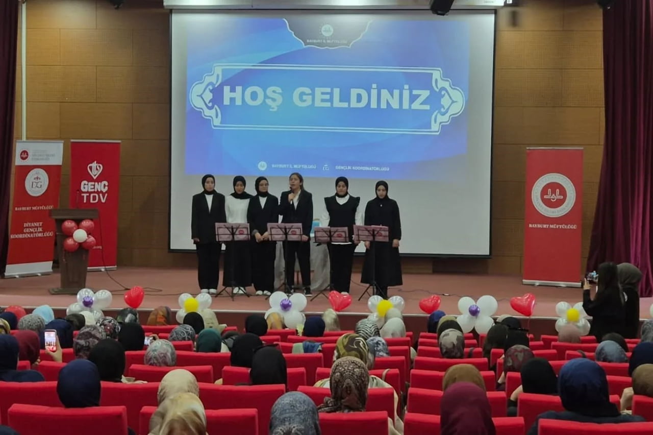 BAYBURT’TA ÜNİVERSİTE ÖĞRENCİLERİ YIL SONU BULUŞMASINDA BİR ARAYA GELDİ