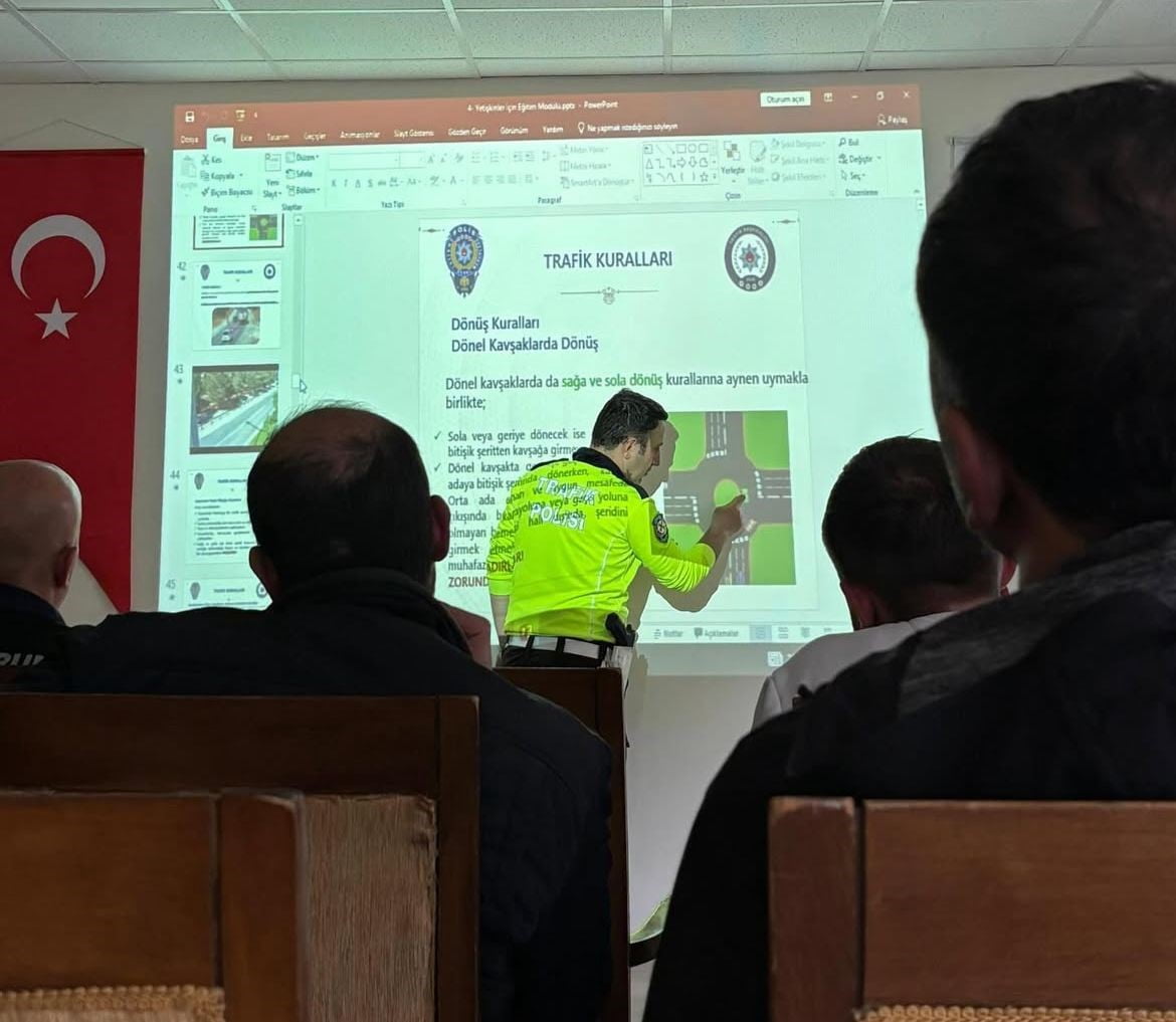 BAYBURT’TA YÜKÜMLÜLERE TRAFİK GÜVENLİĞİ EĞİTİMİ VERİLDİ
