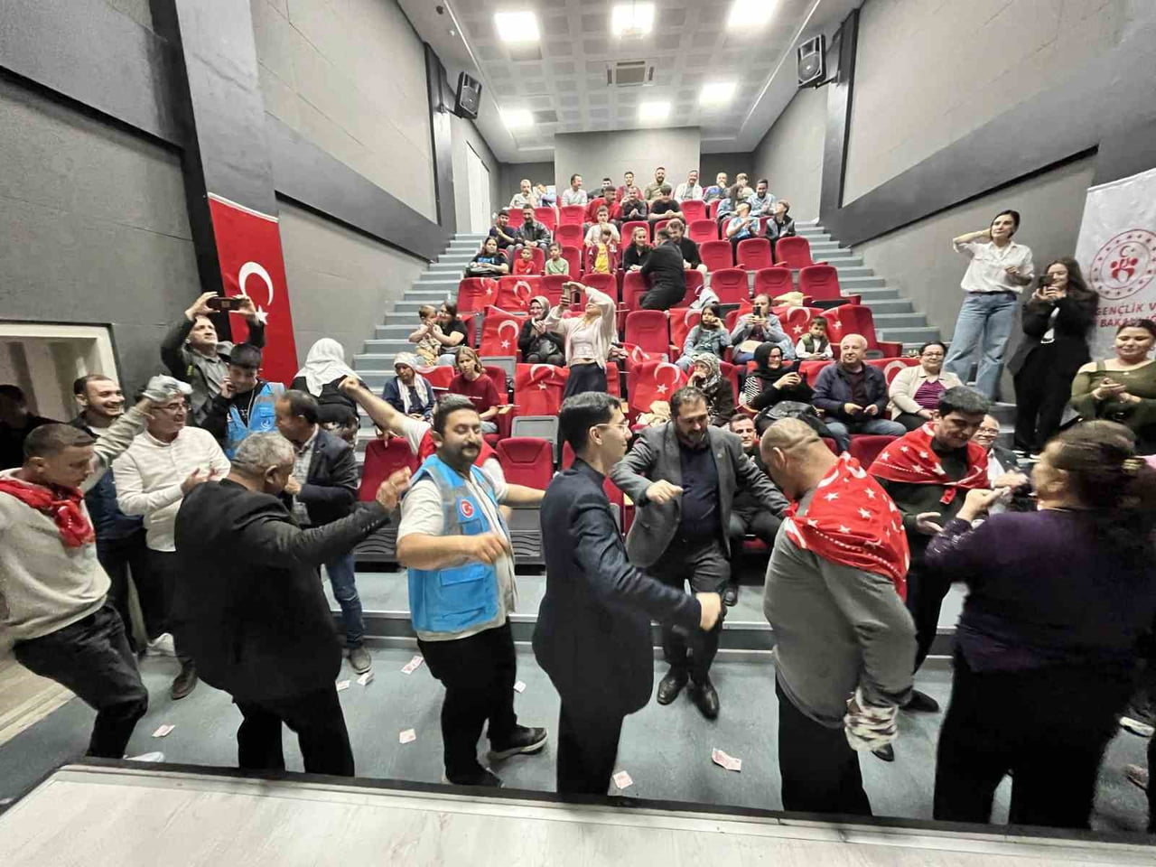 BAYINDIR’DA ENGELLİ BİREYLER İÇİN TEMSİLİ ASKER EĞLENCESİ DÜZENLENDİ