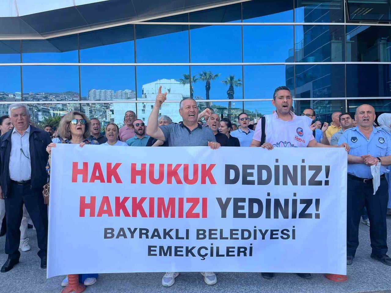 BAYRAKLI BELEDİYESİNDE, TOPLU İŞ SÖZLEŞMESİ'NDEN DOĞAN MALİ HAKLARININ YARI YARIYA DÜŞÜRÜLMEK...