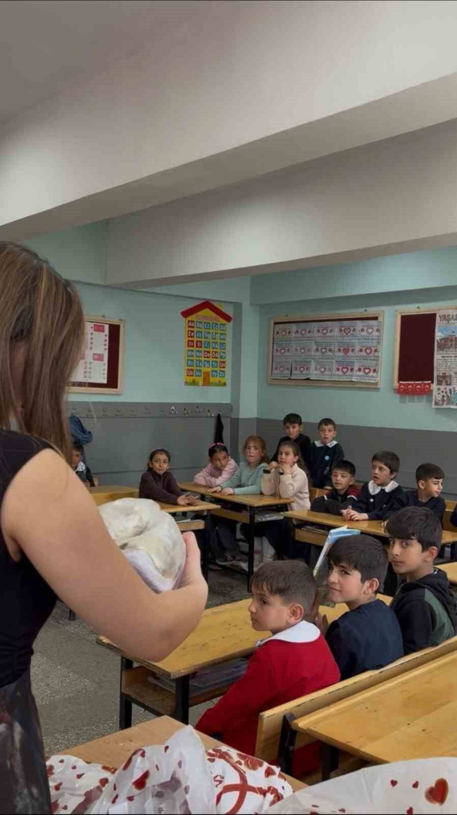 BAYRAM ÖNCESİ MİNİK YÜREKLERE DOKUNDU