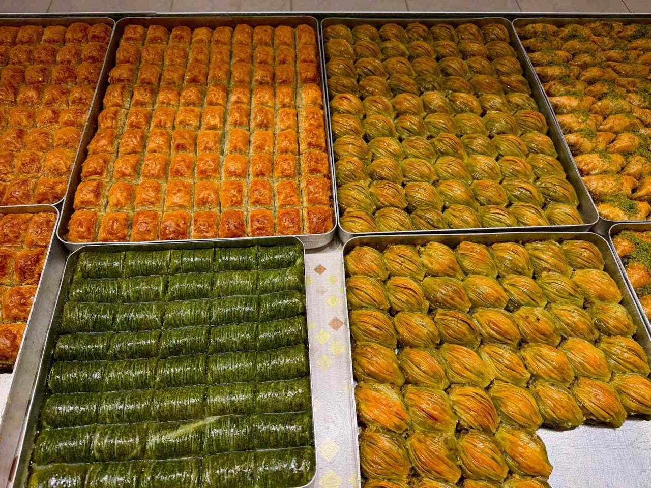 BAYRAMA SAYILI GÜNLER KALA AFYONKARAHİSAR’DAKİ TATLI VE LOKUM ÜRETİCİLERİNDE BÜYÜK BİR YOĞUNLUK...