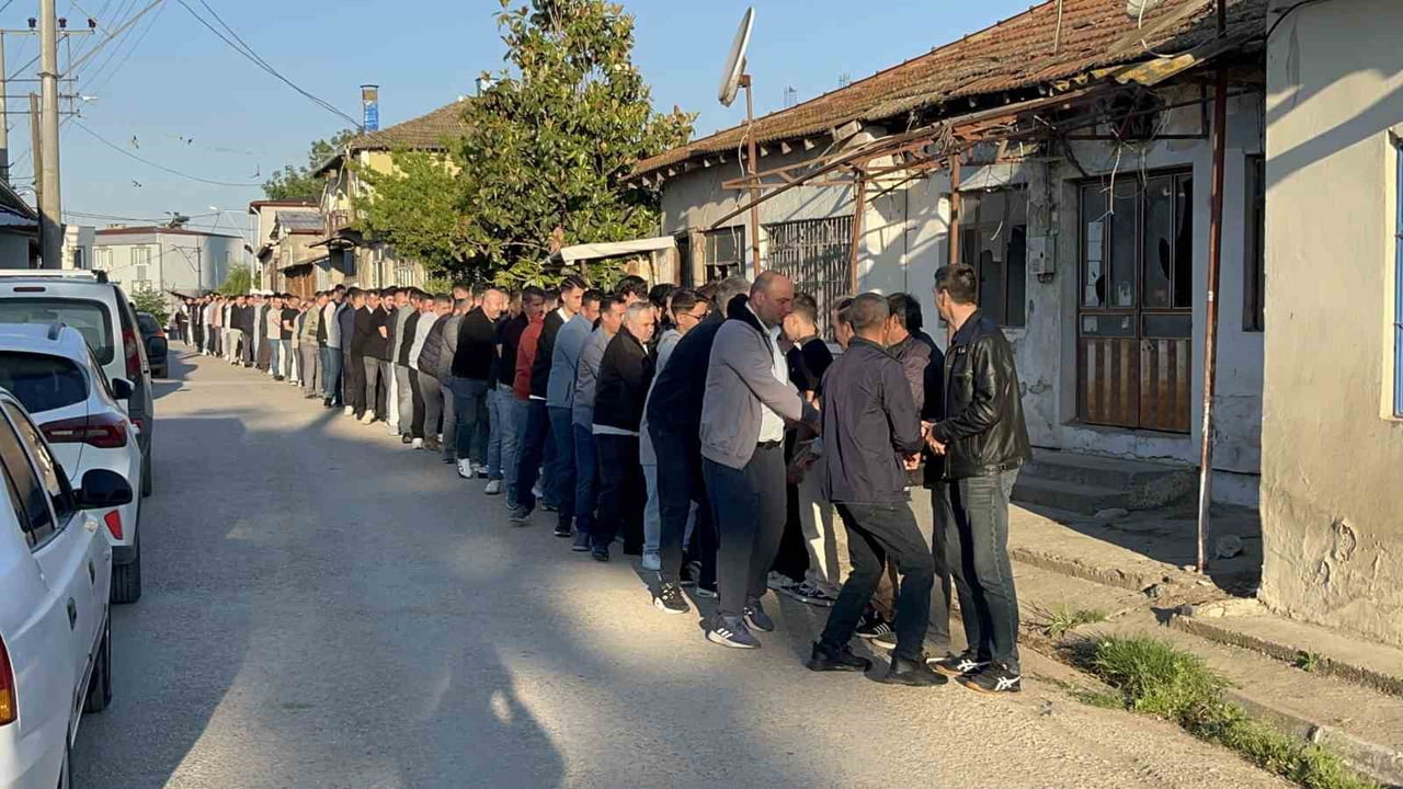 BAYRAMLAŞMA KUYRUĞU UZADIKÇA UZADI