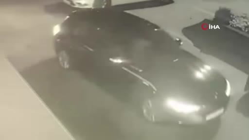 Bayrampaşa'da yasak U dönüşü yapan sürücüyü böyle darp ettiler, olaydan sonra aracı...