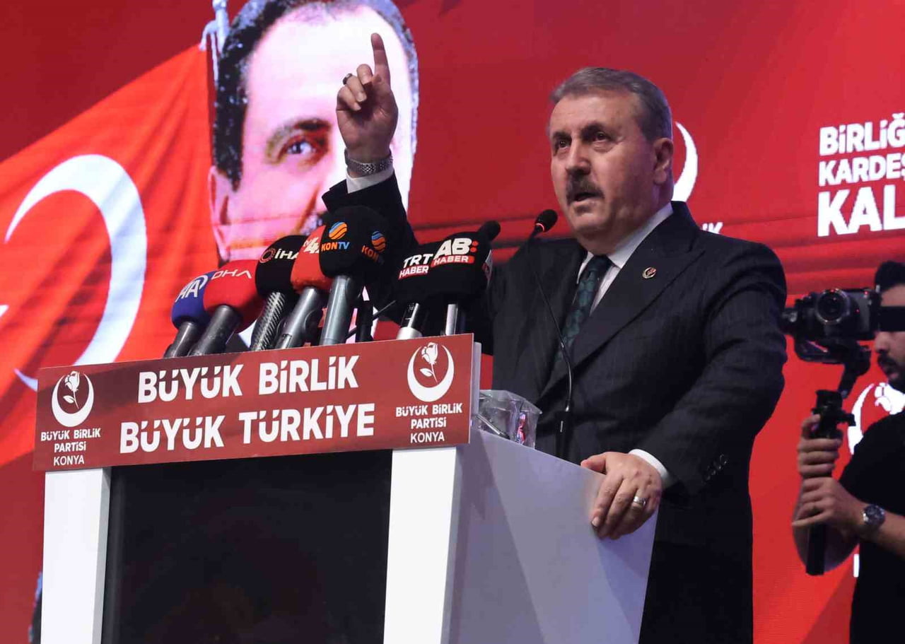BBP GENEL BAŞKANI MUSTAFA DESTİCİ, "LGBT DİYE SAPKIN DÜŞÜNCELERİ BİZE ÖZGÜRLÜK ADI ALTINDA...