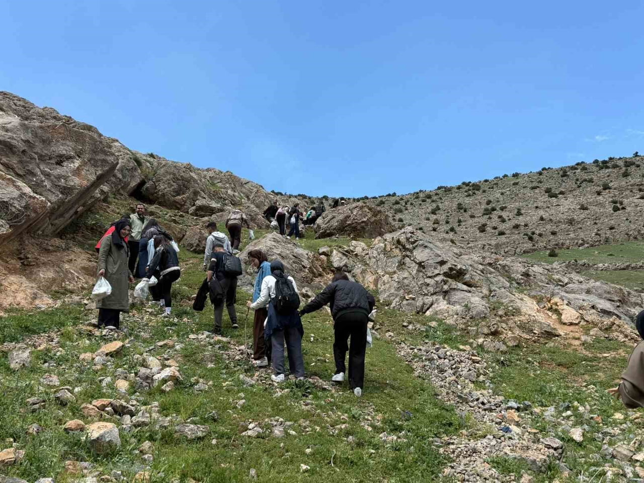 BEDOSK OLARAK BİLİNEN DAĞCILIK VE DOĞA SPORLARI  KULÜBÜ’ VAN İN KÖYÜ KURT BOĞAZINA YÜRÜYÜŞ...