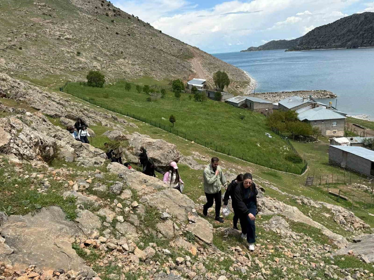 BEDOSK OLARAK BİLİNEN DAĞCILIK VE DOĞA SPORLARI  KULÜBÜ’ VAN İN KÖYÜ KURT BOĞAZINA YÜRÜYÜŞ...