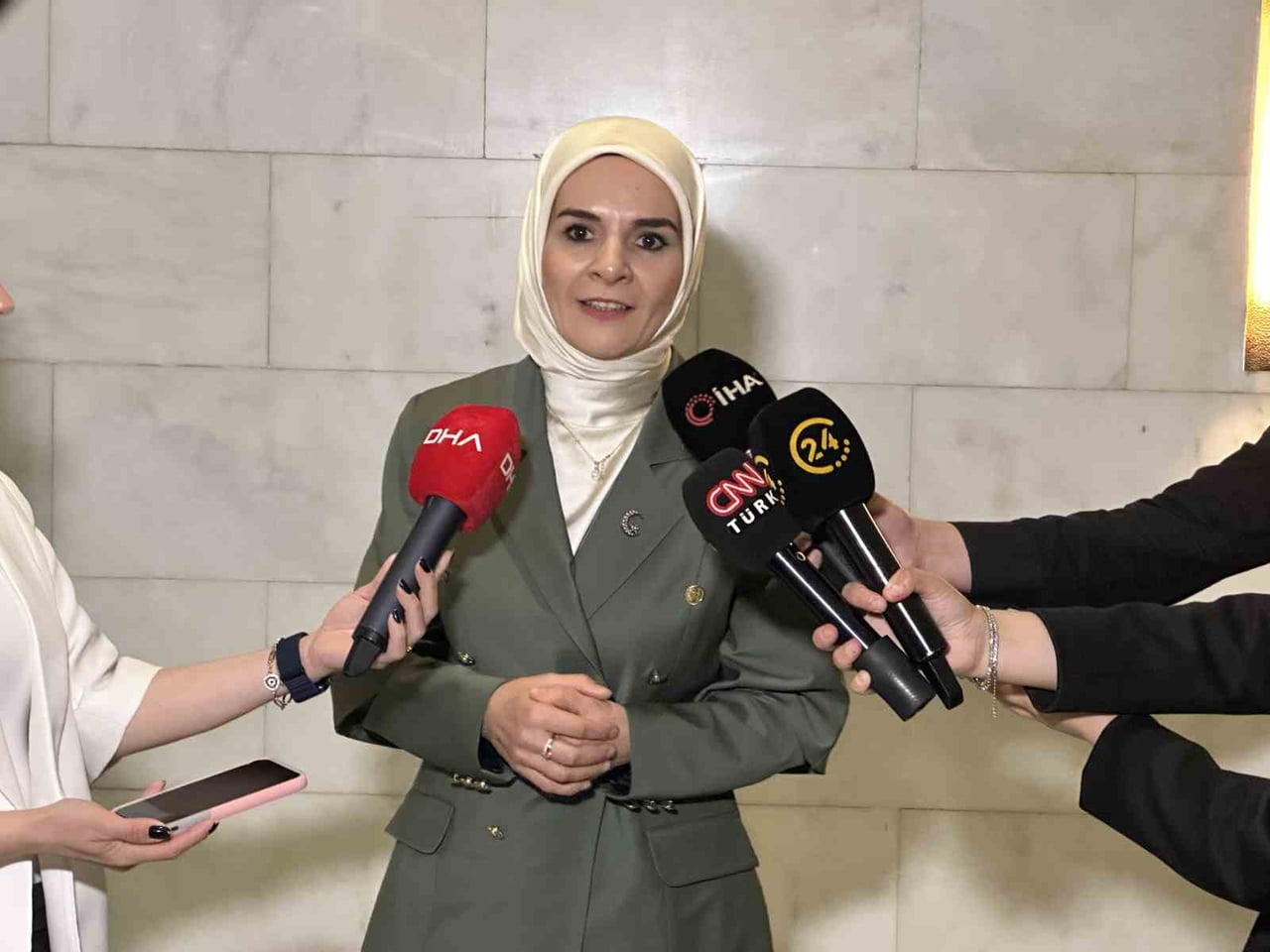 BELÇİKA KRALİÇESİ MATHİLDE'NİN ZİYARETİ ÇERÇEVESİNDE İSTANBUL'DA DÜZENLENEN PROGRAMDA BELÇİKALI VE...
