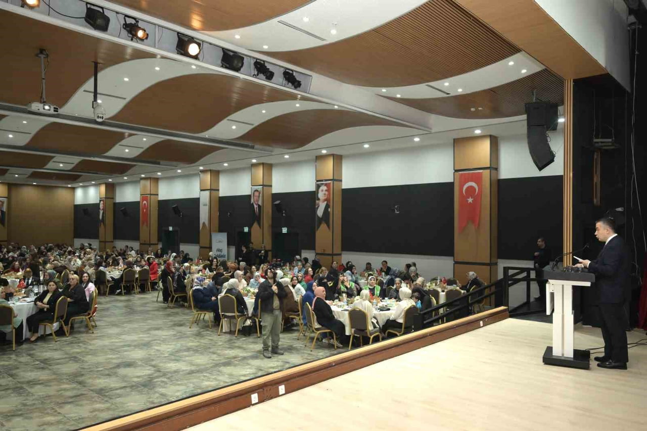 BELEDİYE BAŞKAN VEKİLİ CAN AKSOY PROGRAMDA KONUŞMA YAPTI