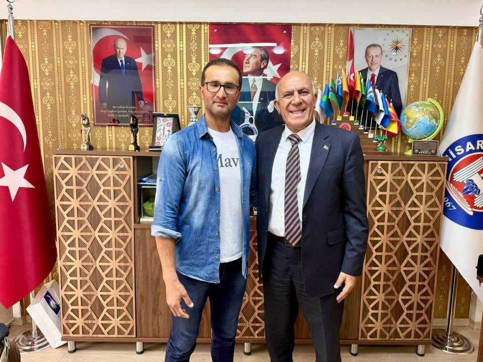 BELEDİYE BAŞKANI DEMİRTAŞ, BAŞARILI SPORCU ZABITA MEMURUNU TEBRİK ETTİ