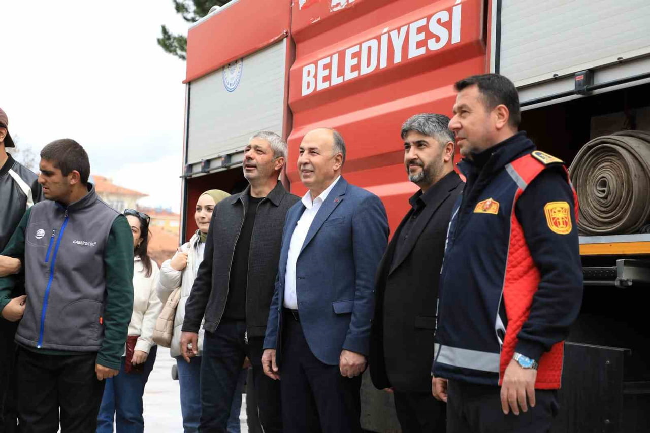 BELEDİYE BAŞKANI ŞERİF ARSLAN ÖZEL BİREYLERLE YAKINDAN İNLGİLENDİ.