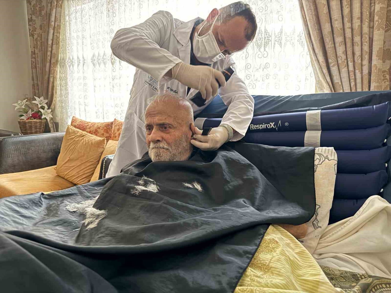 BELEDİYE YAKLAŞAN KURBAN BAYRAMI ÖNCESİ EVDEN ÇIKAMAYACAK DURUMDA OLAN YATAĞA BAĞIMLI VATANDAŞLARA...
