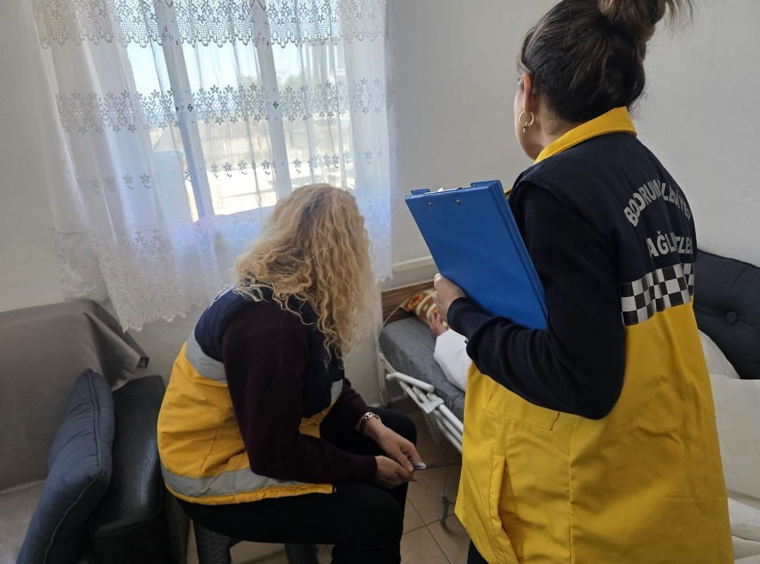 BELEDİYEDEN YATAĞA BAĞIMLI HASTALARA BAYRAM ZİYARETİ