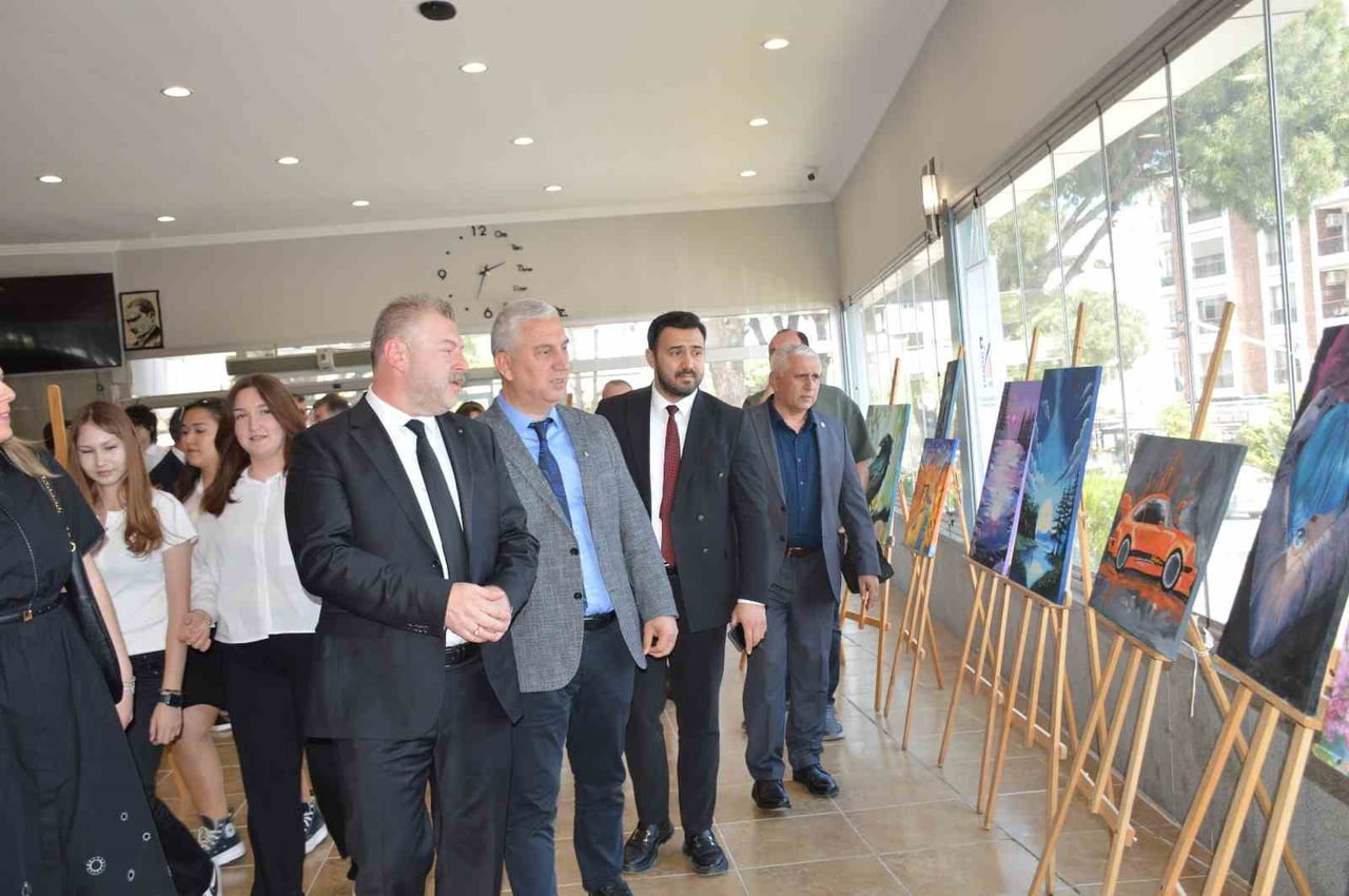 BERGAMA KÜLTÜR VE SANAT VAKFI (BERKSAV) BİNASINDA DÜZENLENEN SERGİ AÇILIŞI, PROTOKOL, SANATÇILAR...