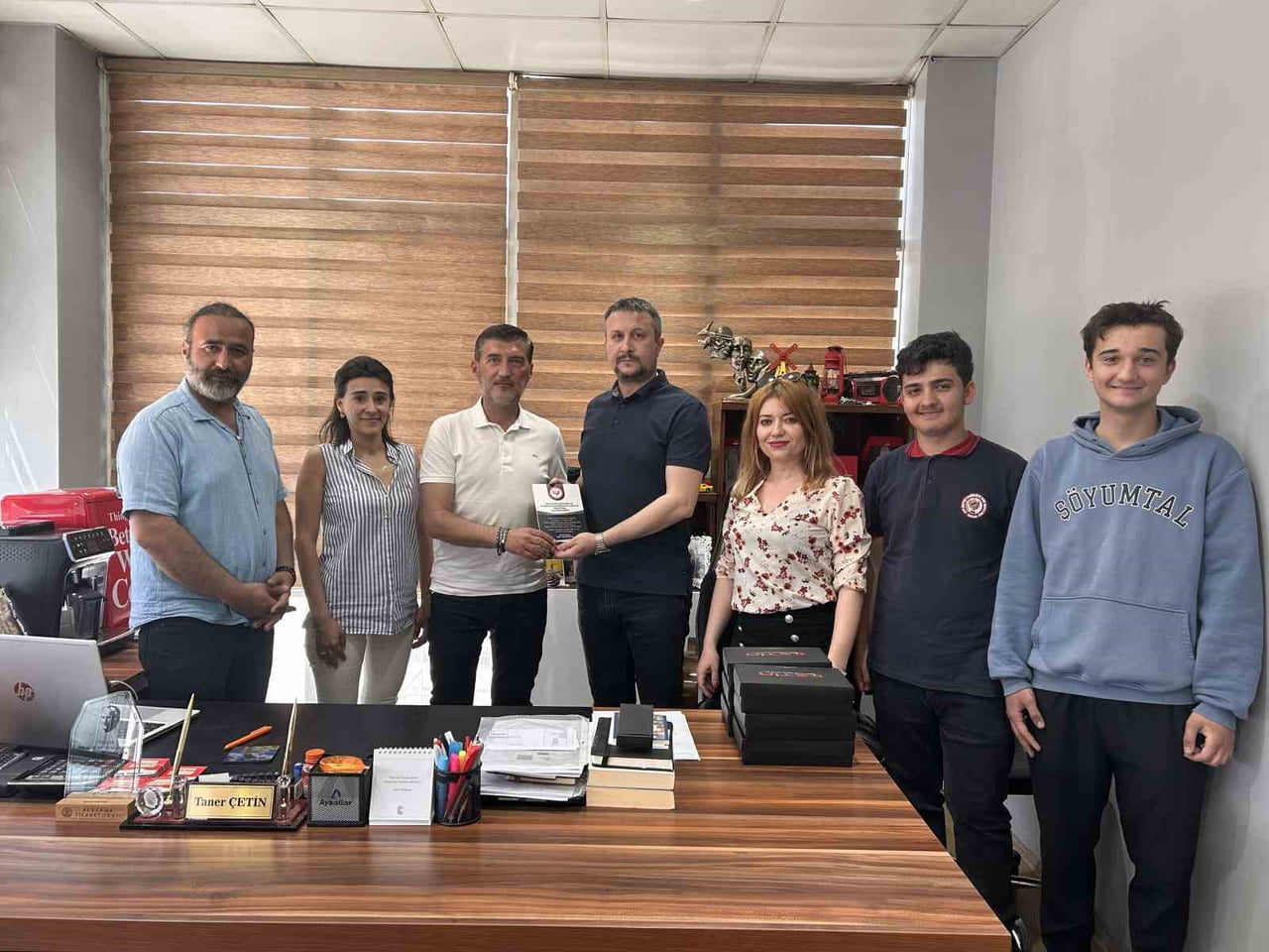 BERGAMA ŞEHİT ÖMER YİĞİT ULUS MESLEKİ VE TEKNİK ANADOLU LİSESİ ÖĞRETMEN VE ÖĞRENCİLERİ, "TÜRKÇE...