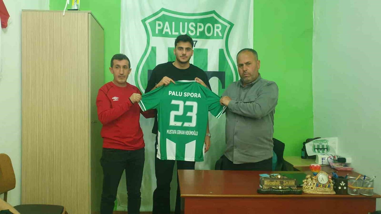 BEŞİKTAŞ’IN GENÇ FUTBOLCUSU MUSTAFA ERHAN HEKİMOĞLU, MEMLEKETİ ELAZIĞ’IN PALU İLÇESİNDE...