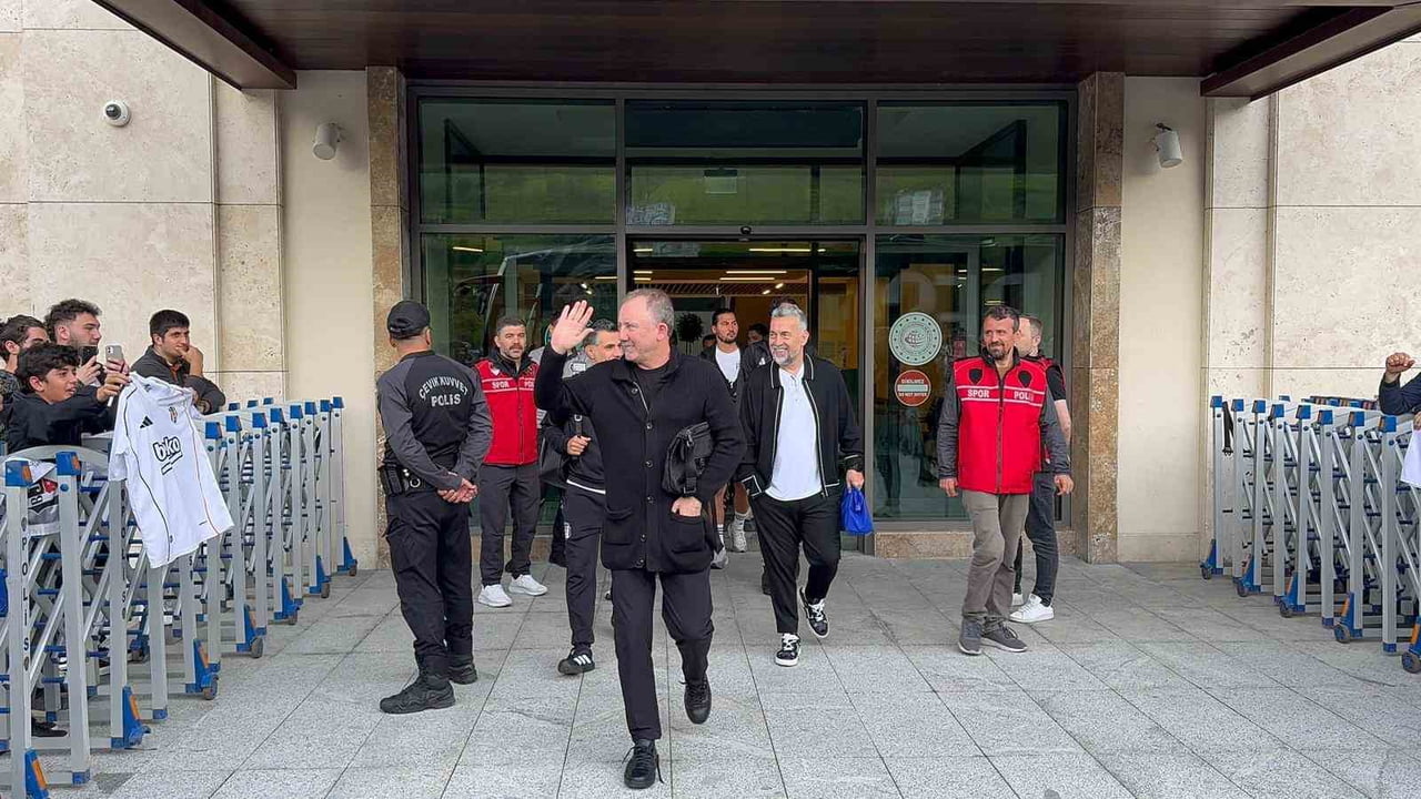 BEŞİKTAŞ, SÜPER LİG'DE YARIN OYNAYACAĞI ÇAYKUR RİZESPOR MAÇI İÇİN RİZE'YE GELDİ