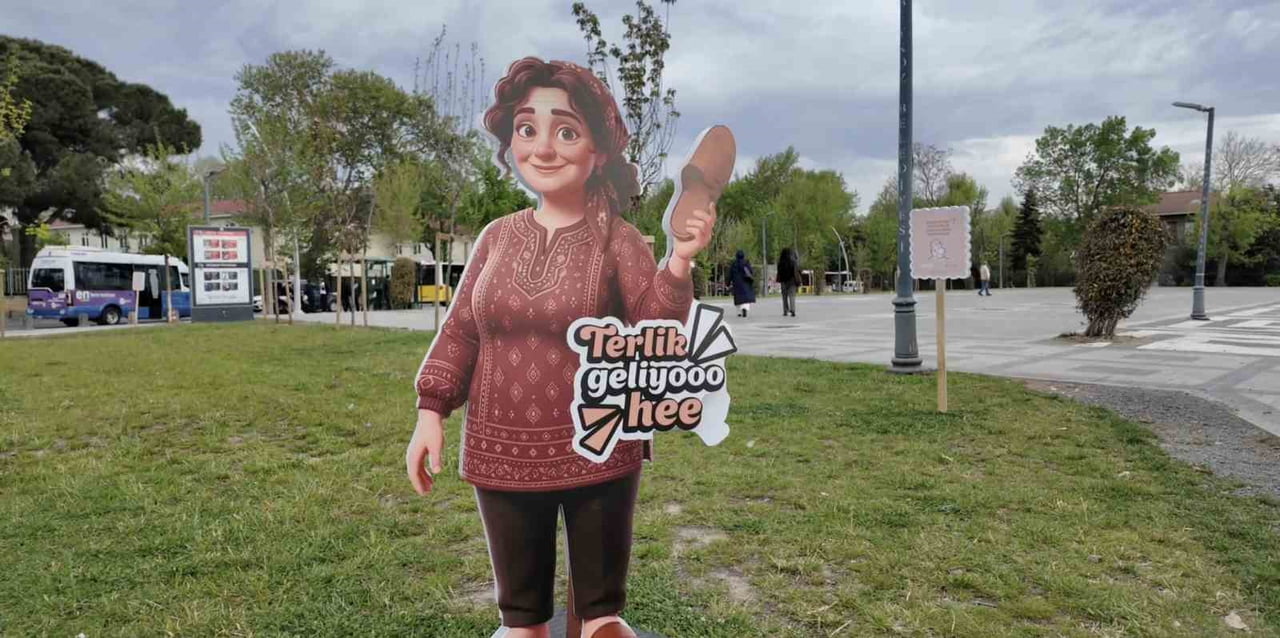 BEYKOZ BELEDİYESİ, ANNELER GÜNÜ KAPSAMINDA İLÇE GENELİNDE DİKKAT ÇEKEN BİR FARKINDALIK ÇALIŞMASI...