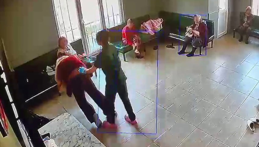 BEYLİKDÜZÜ'NDEKİ BİR YAŞLI BAKIM MERKEZİNDE ORTAYA ÇIKAN GÖRÜNTÜLERDE HASTALARA ŞİDDET UYGULANDIĞI...