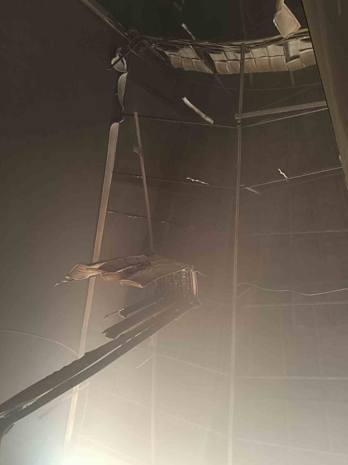 BİLECİK'İN PAZARYERİ İLÇESİNDE BULUNAN MESLEK YÜKSEKOKULU'NDA ÇIKAN YANGIN PANİĞE NEDEN...