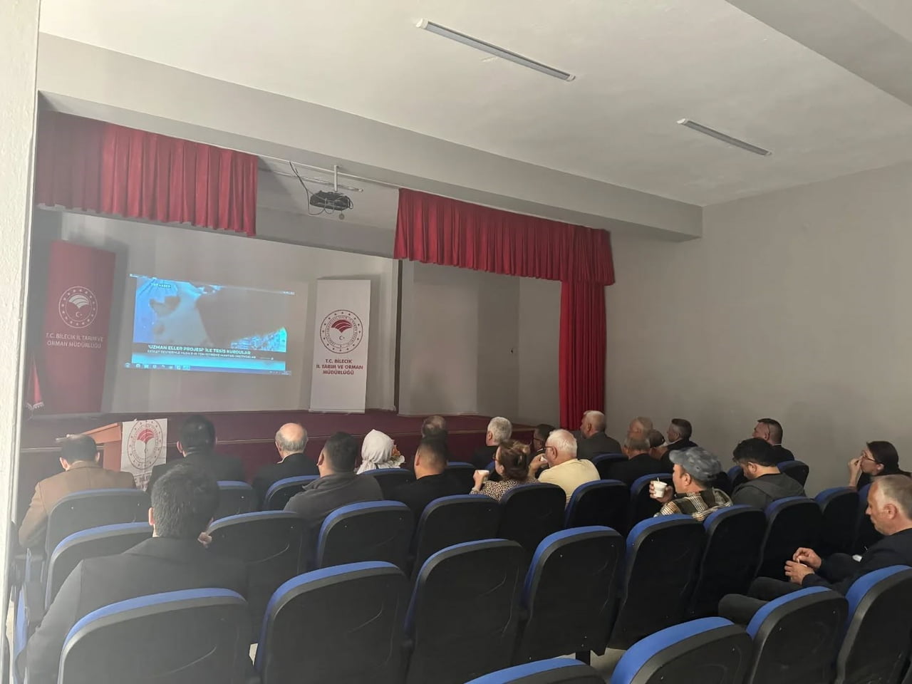 BİLECİK'İN YENİPAZAR İLÇESİNDE ‘KIRSAL KALKINMA YATIRIMLARI DESTEKLEME' PROGRAMI BİLGİLENDİRME...