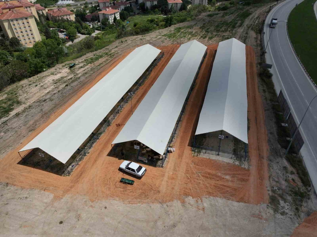 BİLECİK BELEDİYESİ TARAFINDAN KURBAN SATIŞ ALANI BAYRAMA HAZIR HALE GETİRİLDİ.