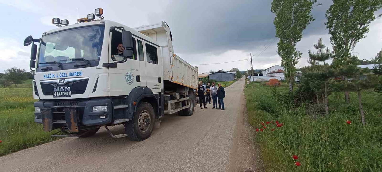 BİLECİK İL ÖZEL İDARESİ, YAKLAŞAN BAYRAM ÖNCESİNDE KIRSAL BÖLGELERDE ULAŞIMIN GÜVENLİ VE KONFORLU...